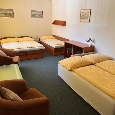Pensjonat Garni U Svateho Urbana 2*